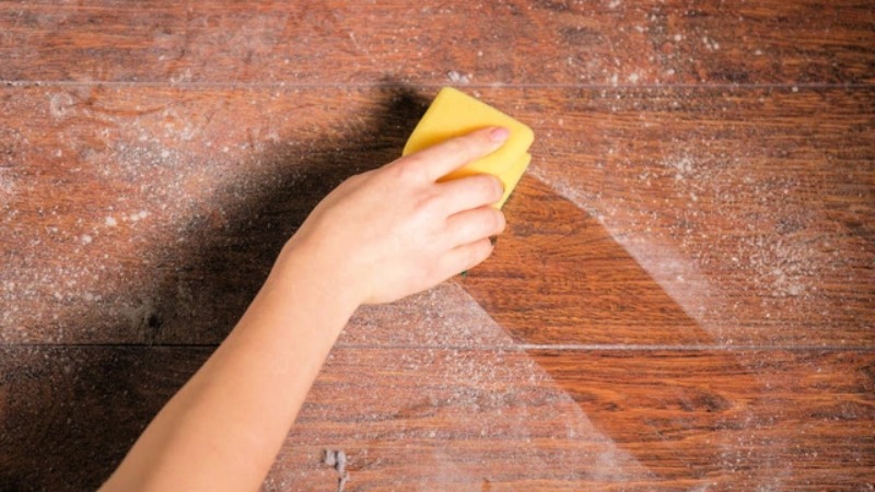 Các cách lau bàn gỗ đúng cách nhất