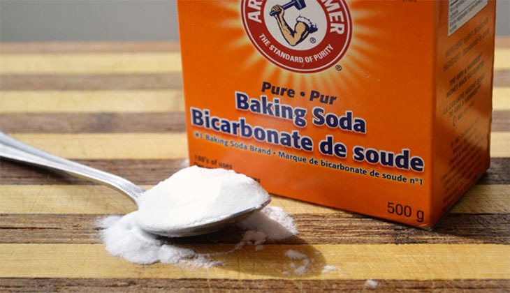 Dùng baking soda Dùng baking soda