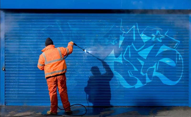 Cách tẩy sơn xịt trên sắt bằng phương pháp thủ công