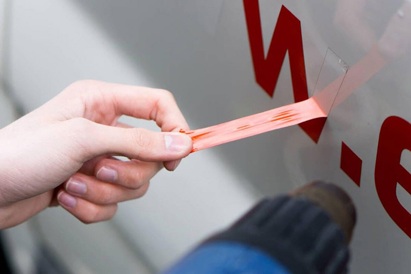 Tẩy keo decal bằng dầu diesel, dầu hôi Tẩy keo decal bằng dầu diesel, dầu hôi