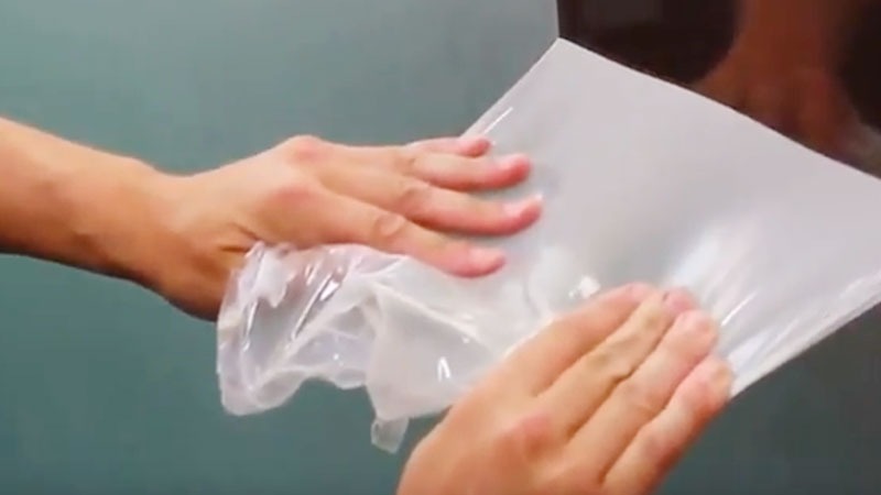 Cách tẩy keo decal trên nhựa bằng máy sấy Cách tẩy keo decal trên nhựa bằng máy sấy