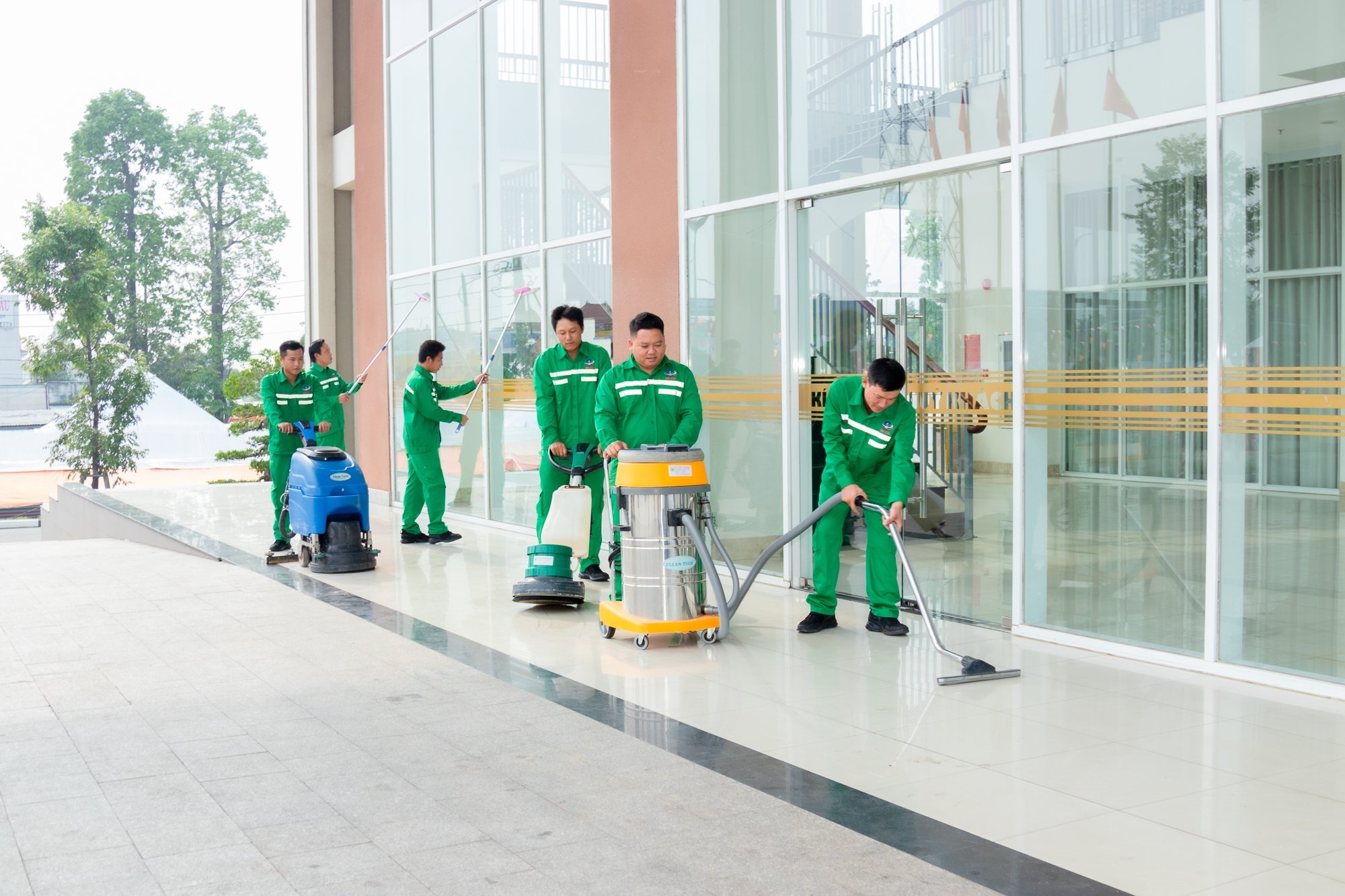 Công Ty TNHH Vệ Sinh Công Nghiệp Bầu Trời Công Ty TNHH Vệ Sinh Công Nghiệp Bầu Trời